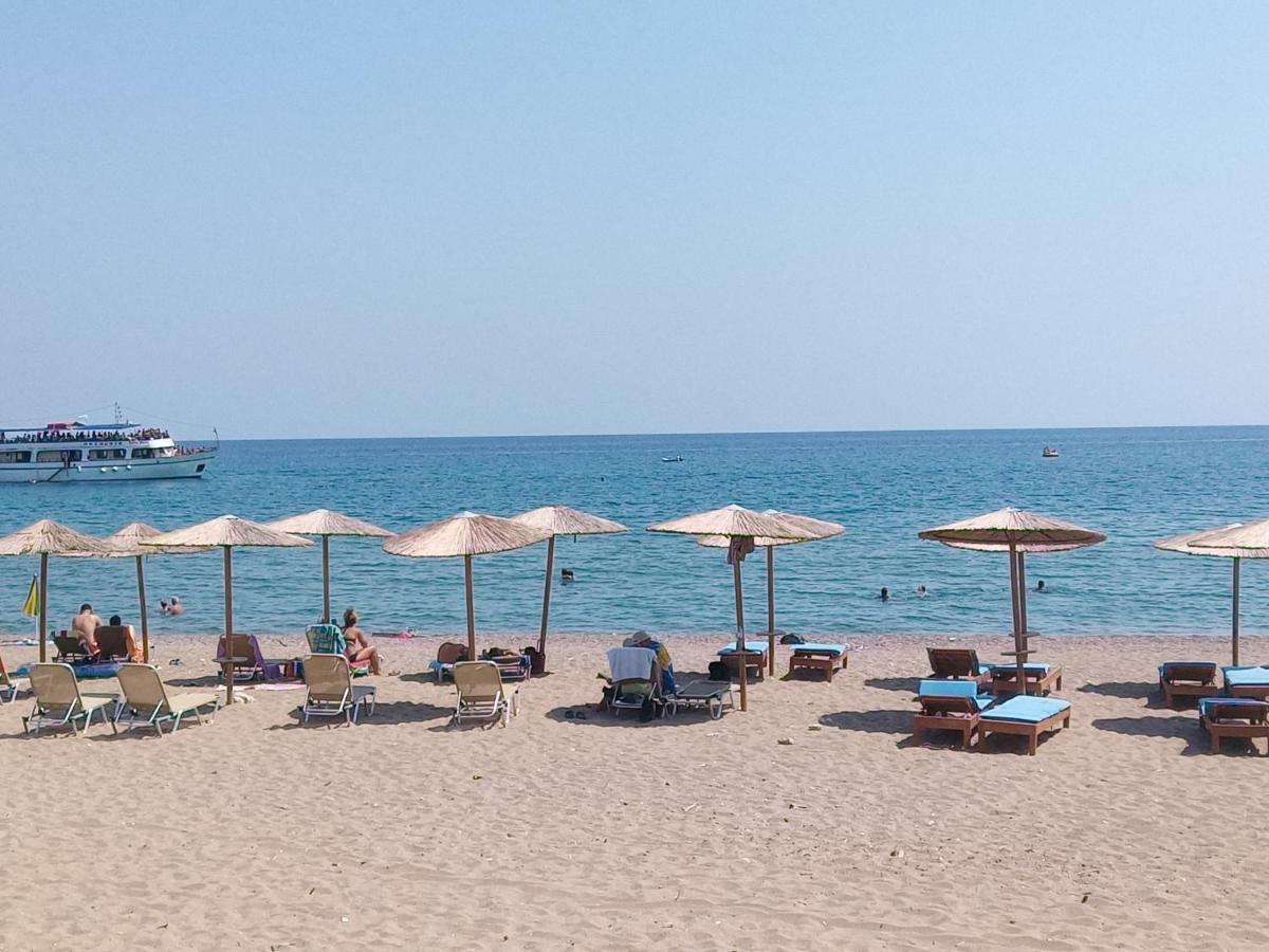 Saint Konstantin Beach Apartments Stegna ภายนอก รูปภาพ